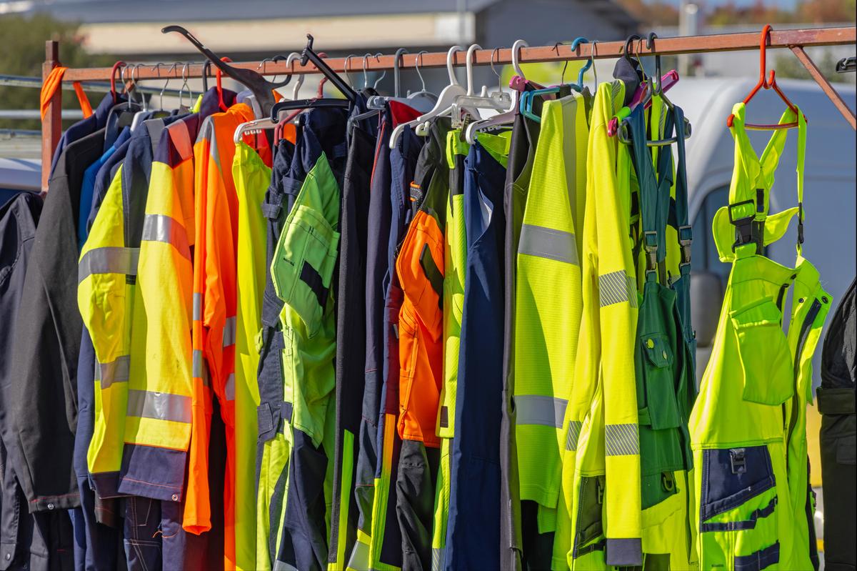 High-Visibility Safety Apparel Testing: Standards & Solutions