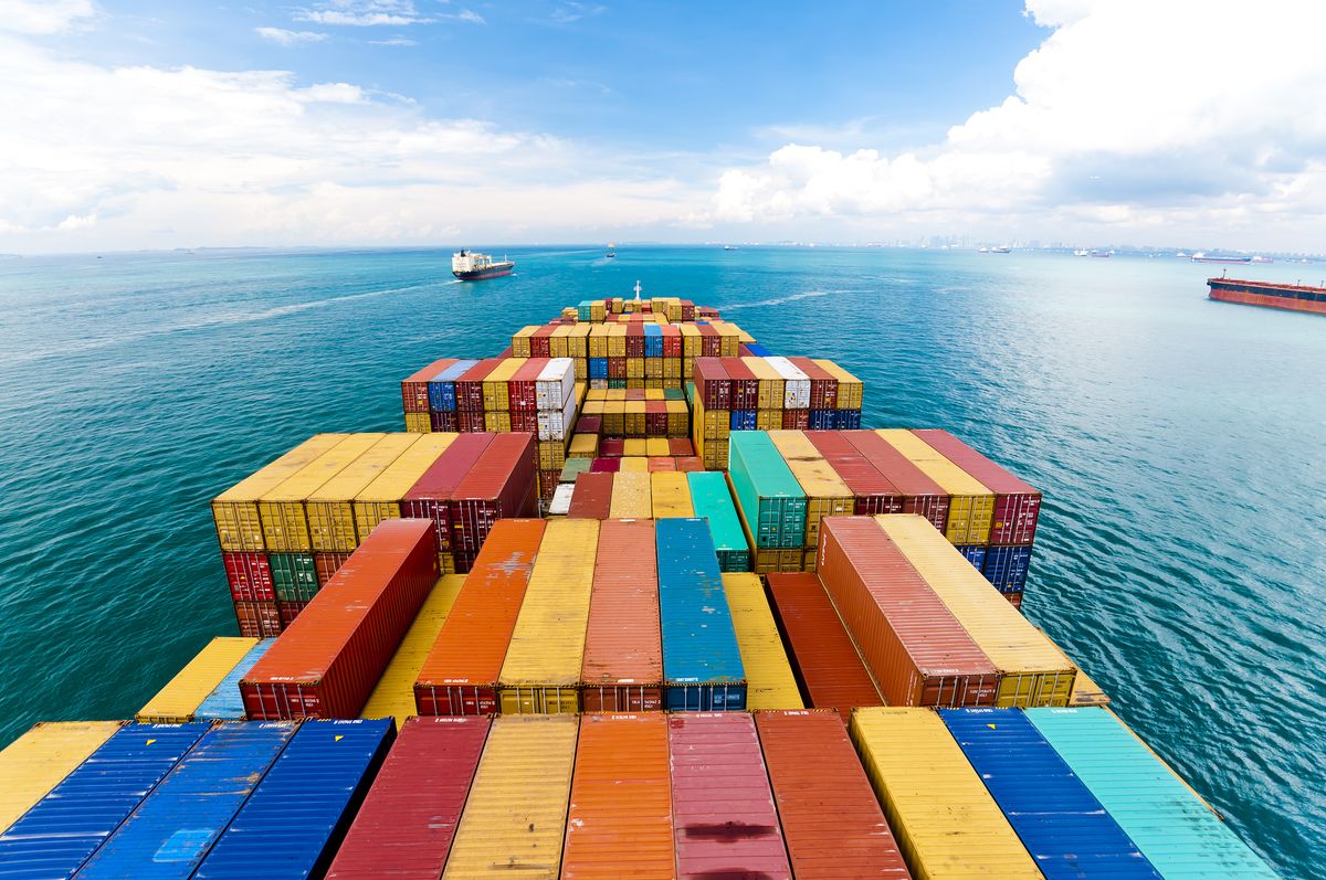 Tendências de Nearshoring para 2023: EUA preferem o Nearshoring, UE adota diversas estratégias de sourcing
