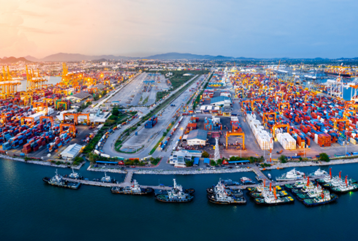 A terceirização para mercados próximos ao mar compete com fornecedores estrangeiros